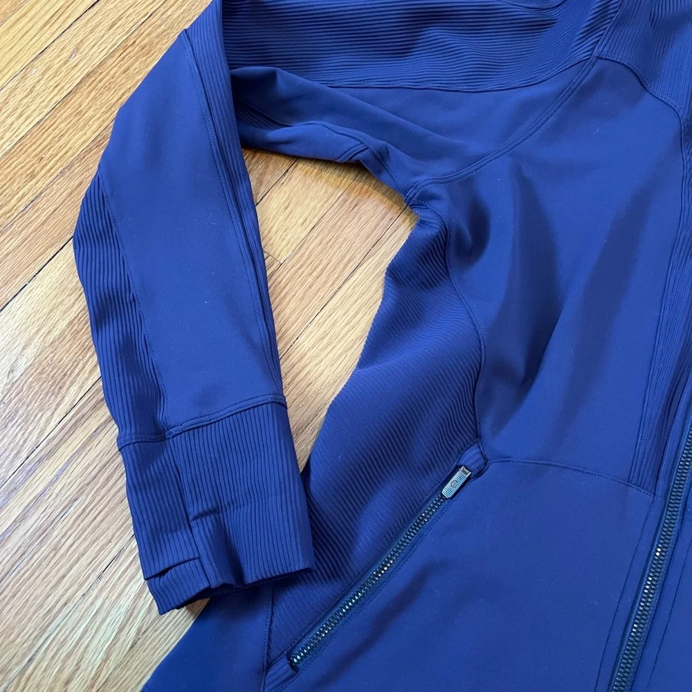 Lululemon Movement To Movement Jacket
Cyber Purple - Picture 6 of 9